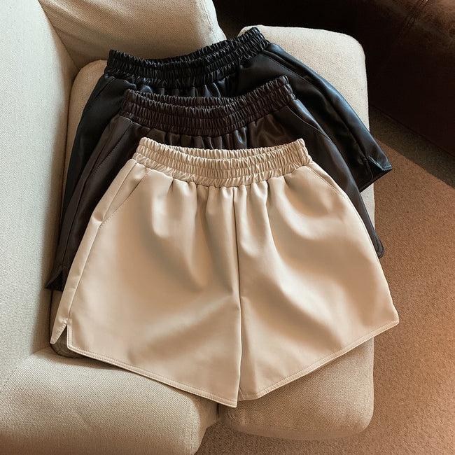 Short en similicuir taille haute pour femme, coupe ample, décontracté avec fente Main Image