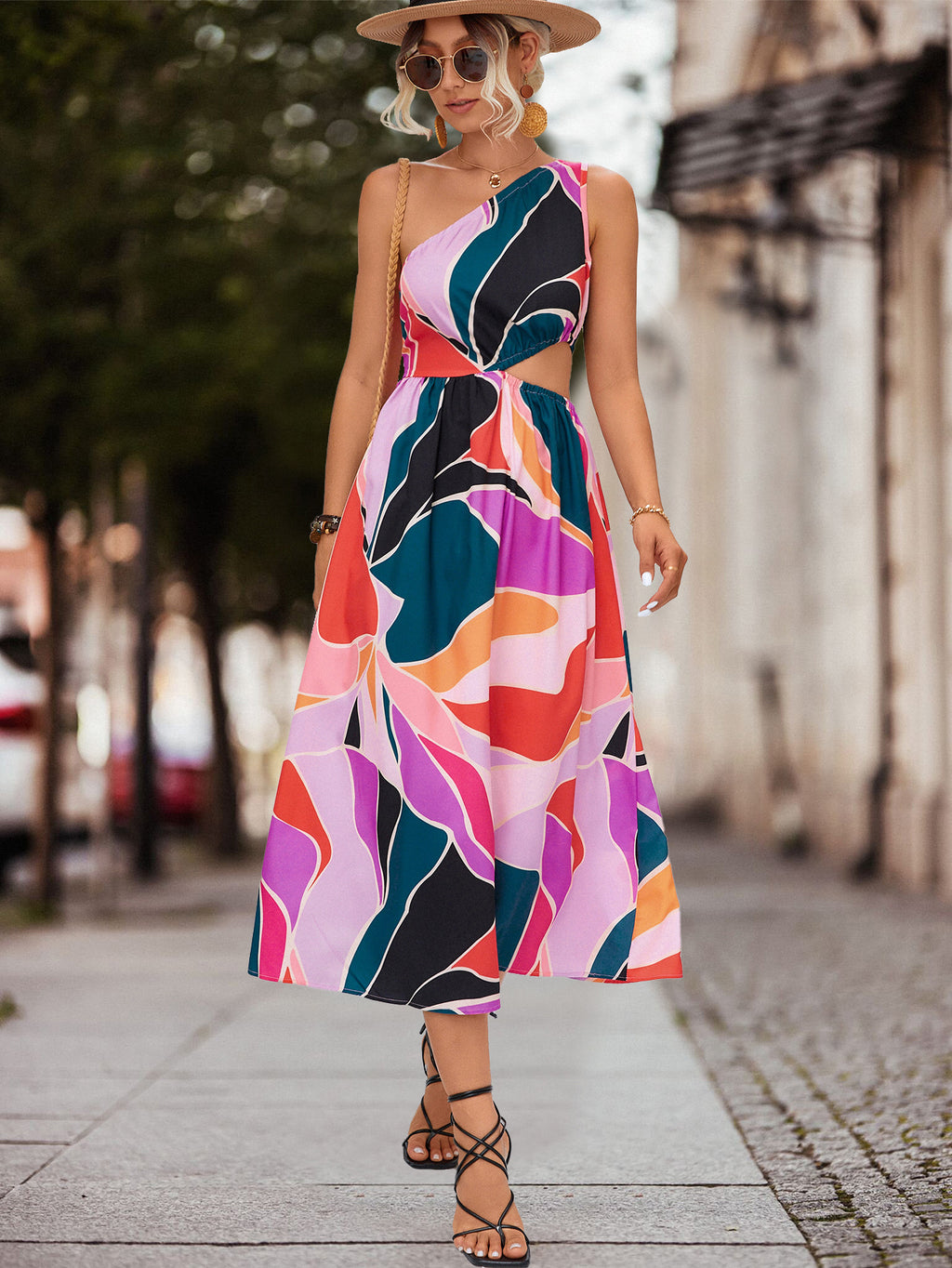 Robe imprimée à col en V, manches volantées et laçage
