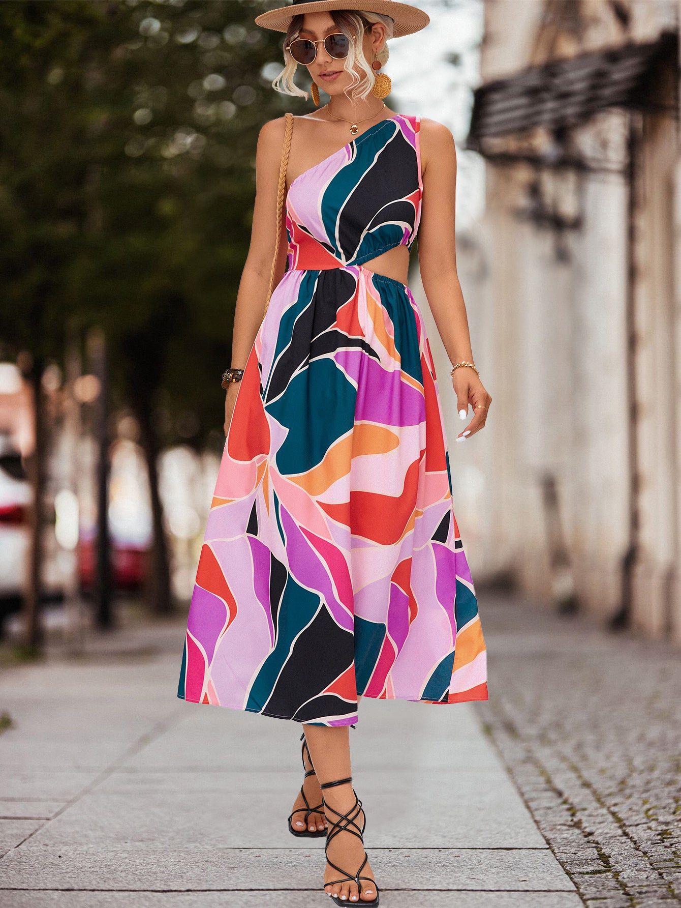 Robe imprimée à col en V, manches volantées et laçage