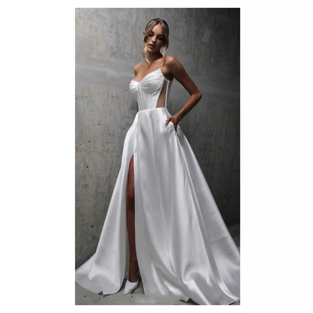 Robe de mariée bandage en satin blanc à poches fendues