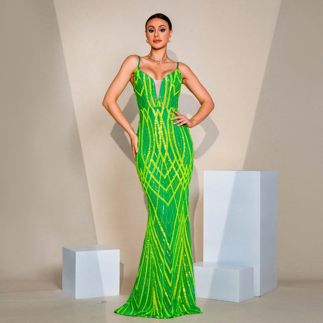 Robe de soirée sirène à bretelles et col en V brodée de sequins Hover Image