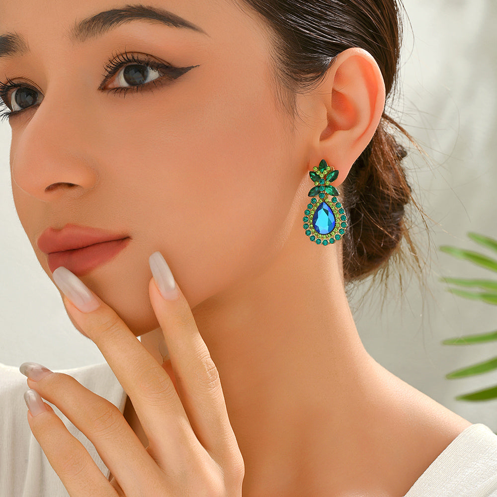 Boucles d'oreilles clous en forme de goutte, incrustées de strass multicolores étincelants, pour femme, luxueuses, élégantes, idéales pour les fêtes, bals de promo, ou comme accessoires de bijoux formels