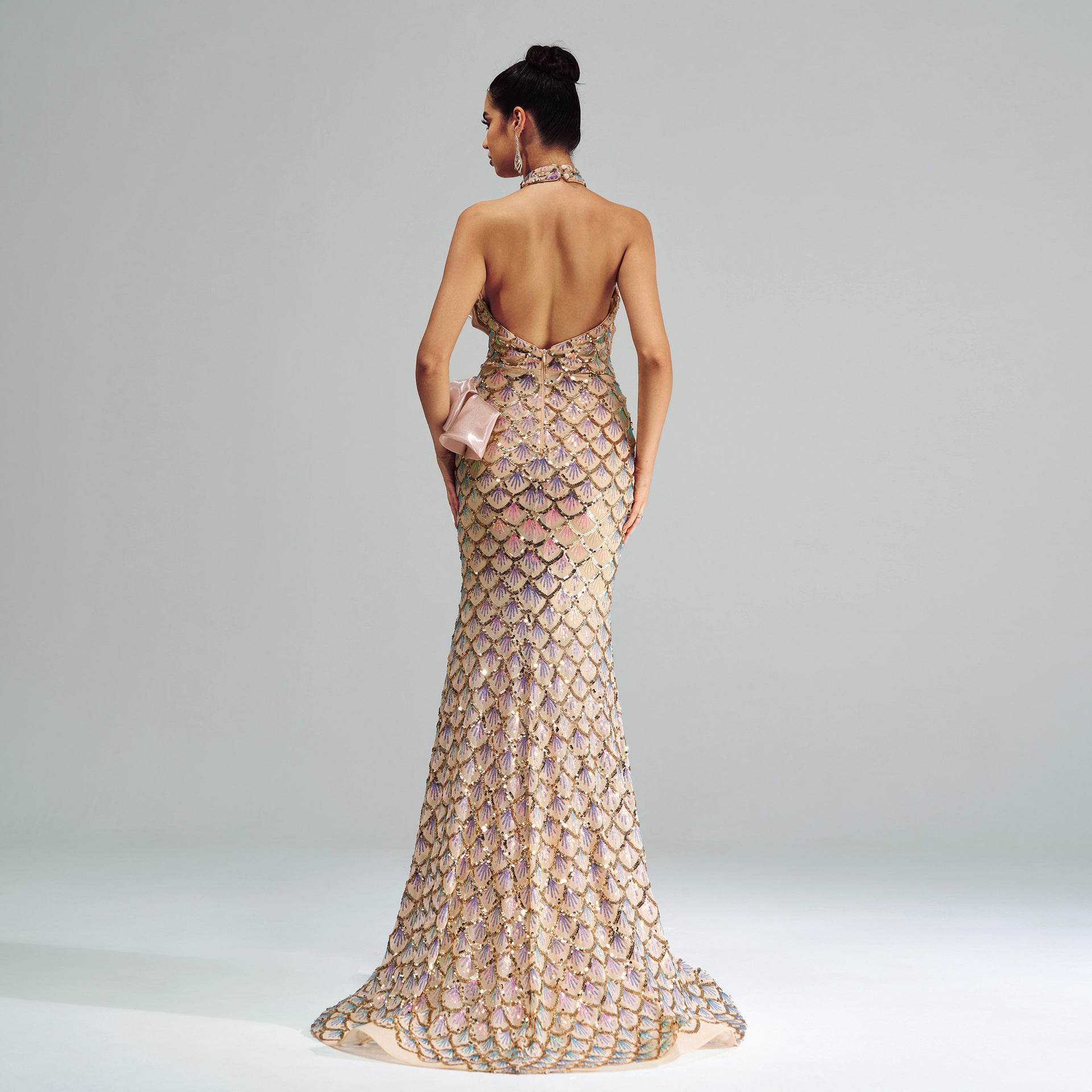 Robe de soirée sirène à licou et sequins
