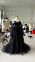 Robe de mariée noire en dentelle transparente à manches longues pour femme