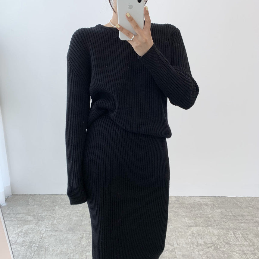 Ensemble deux pièces pour femme : pull et robe fourreau, nouvelle collection automne-hiver au tempérament chic