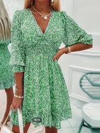 Robe imprimée col V avec manches et taille à volants - design exquis et élégant pour femmes - parfaite pour les femmes au printemps et en automne.