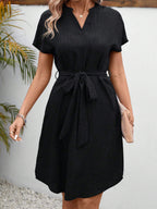 Robe femme à col en V unie à manches courtes et ceinture nouée