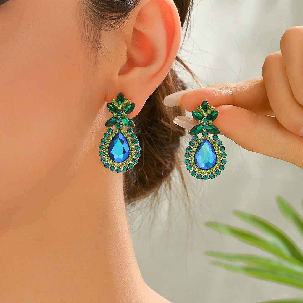 Boucles d'oreilles clous en forme de goutte, incrustées de strass multicolores étincelants, pour femme, luxueuses, élégantes, idéales pour les fêtes, bals de promo, ou comme accessoires de bijoux formels