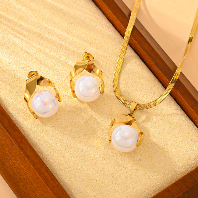 Fashion Lady Pearl Earings Set Hover Image