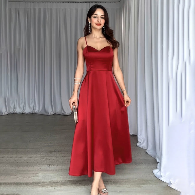 Robe d'été satinée à fines bretelles pour femme Main Image
