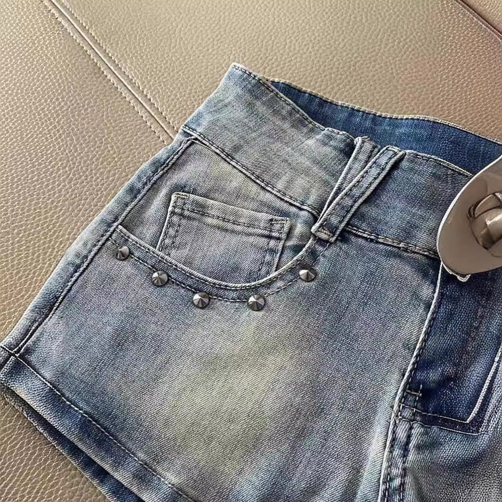 Short en jean rétro de couleur claire à la mode pour femme